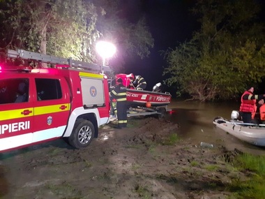 UPDATE - Două femei au căzut în Lacul Snagov / Una a fost scoasă de martori / Se intervine pentru căutarea celei de-a doua / Operaţiunea, dificilă din cauza vizibilităţii scăzute / Cea de a doua femeie, găsită moartă