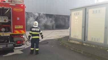 Incendiu la Galeria Mall din Arad, unde funcţionează Serviciile de permise şi înmatriculări şi Evidenţa Populaţiei