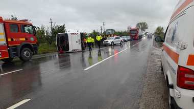 Buzău: 12 persoane din accidentul de pe DN 2, încă internate în spital / 13 medici, chemaţi de acasă pentru a se ocupa de victime

