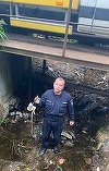 Caraş-Severin: Şarpe de un metru şi jumătate, găsit sub capota unei maşini/ Reptila a fost eliberată în mediul său natural