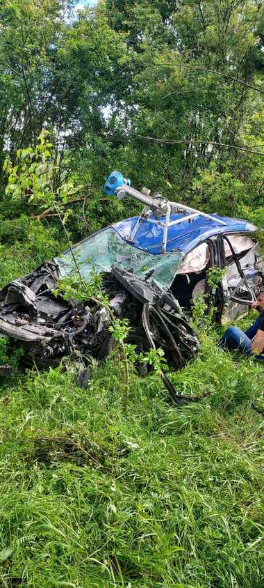 Mehedinţi: Accident între maşina Google şi un tren / Şoferul autoturismului a fost uşor rănit