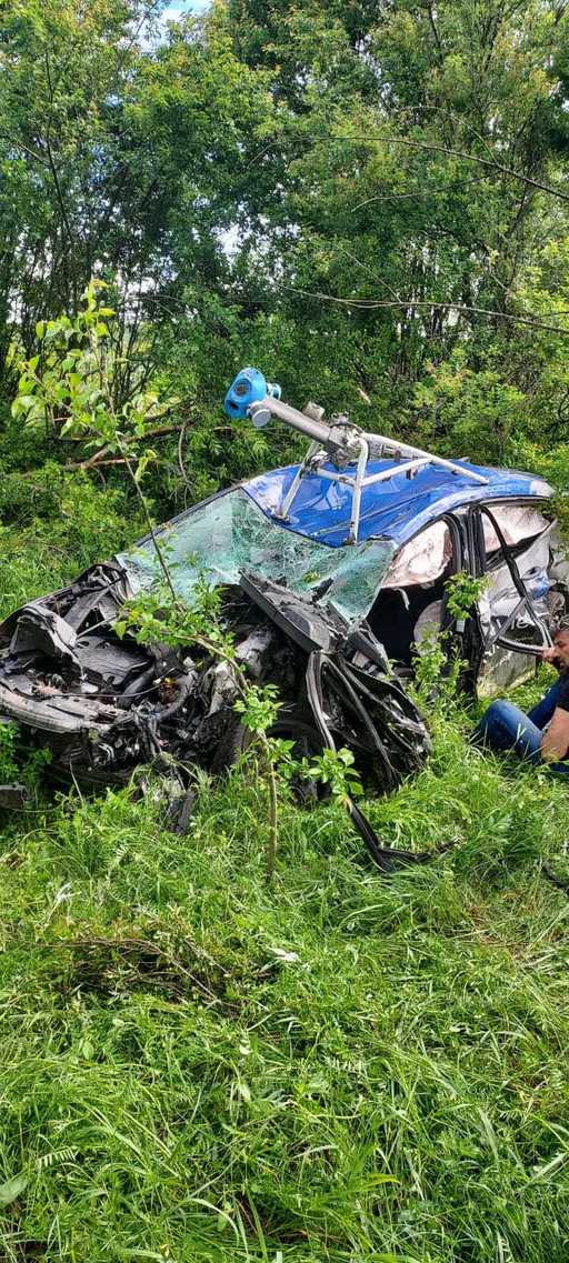 Mehedinţi: Accident între maşina Google şi un tren / Şoferul autoturismului a fost uşor rănit