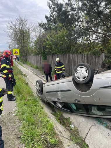 Argeş: Trei accidente produse pe DN 73, în ultimele 24 de ore, două dintre ele la Stâlpeni / O maşină a ars ca o torţă, dar şoferul a reuşit să iasă - FOTO / VIDEO

