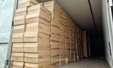 Poliţia de Frontieră: Captură impresionantă de ţigări de contrabandă, în valoare de peste 3 milioane de lei, descoperită într-un camion cu varză la Giurgiu / Şoferul, cetăţean ucrainean, reţinut pentru 24 de ore




