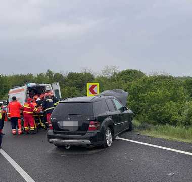 Argeş: Un bărbat de 37 de ani a murit, după ce două maşini s-au ciocnit