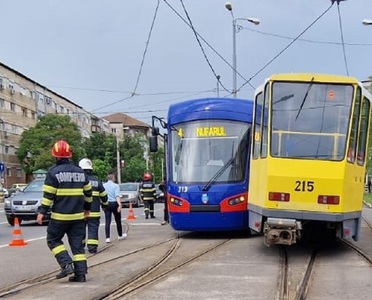 Coliziune între două tramvaie la Oradea  - FOTO