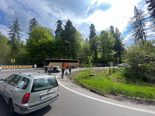 DN 1, blocat sâmbătă după amiază pe serpentinele de la Predeal, din cauza unui accident rutier