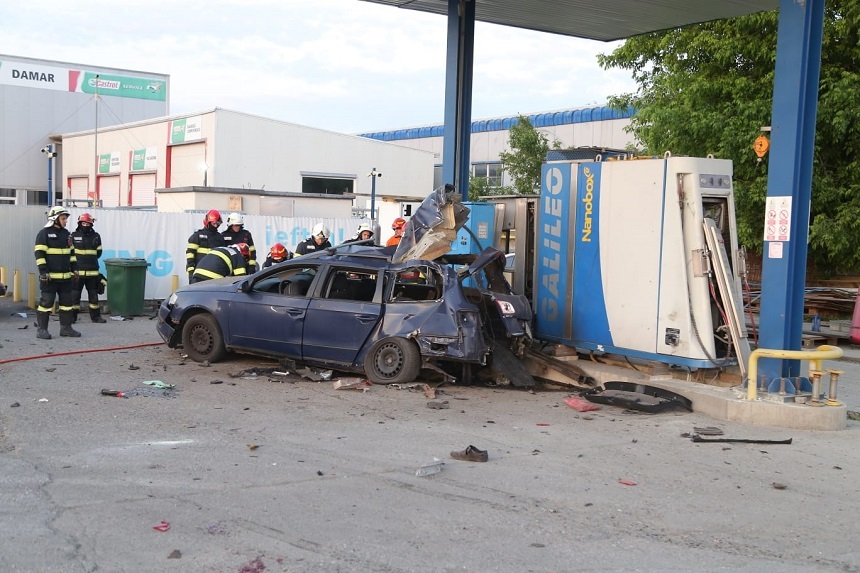 Ilfov: Un autoturism a explodat într-o staţie de alimentare cu gaz natural comprimat. O persoană a murit, în urma deflagraţiei, iar alta a fost rănită - FOTO
