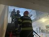 Douăzeci de persoane s-au evacuate dintr-un bloc din Tulcea în urma unui incendiu produs într-o garsonieră / Focul a fost provocat de o tigaie uitată pe foc  - VIDEO