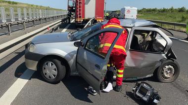 Sibiu: Trafic blocat pe autostradă, pe sensul către Sebeş, după ce o autoutilitată a lovit o maşină care circula în faţa sa / Şoferul autoturismului, grav rănit


