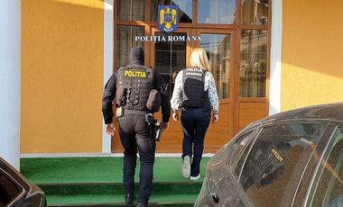 Constanţa: Percheziţii la o persoană bănuită de înşelăciune / Ar fi cumpărat cherestea de la două persoane, fără a o plăti / Prejudiciul, peste 1 milion de lei