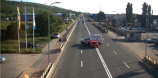 Alba: Ambulanţă implicată într-un accident rutier. Maşina se ducea către un service. O persoană, rănită uşor în urma evenimentului - FOTO / VIDEO