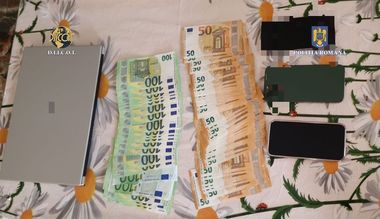 Percheziţii la o grupare specializată în evaziune fiscală – Ar fi făcut peste 80 de importuri de produse din zone extracomunitare şi ar fi falsificat documentele vamale, astfel încât valoarea să fie mult mai mică / Prejudiciu de peste 2 milioane de lei

