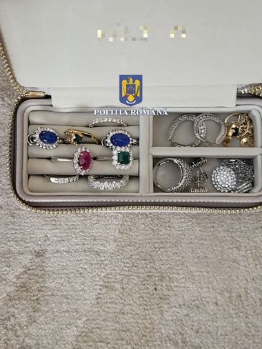 Un număr de 12 persoane, reţinute de DIICOT în dosarul care vizează o grupare dintr-o companie din subordinea Ministerului Energiei/ Suspecţii au făcut achiziţii fictive de bunuri, delapidând bugetul instituţiei cu peste 9,6 milioane de lei