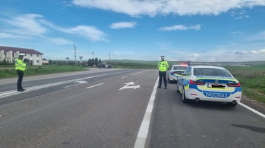 Tulcea: Un şofer a fost depistat conducând cu aproape 200 km/h, pe un sector de drum unde limita maximă de viteză este de 100 km/h
