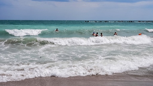 Intervenţie pentru salvarea a două persoane aflate în pericol de înec în Marea Neagră, în zona Mamaia Sat 
