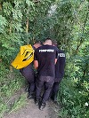 Tulcea: Intervenţie a pompierilor pentru ajutorarea unei turiste din Bucureşti care s-a accidentat în Munţii Măcinului / Ea a fost coborâtă cu ajutorul unei tărgi speciale până într-o zonă de unde a putut fi preluat de un echipaj medical