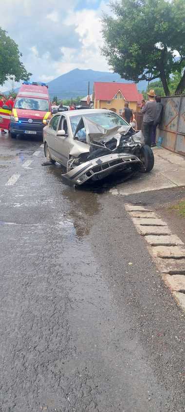 Şase persoane, duse la spital în urma unui accident produs în Bistriţa  Năsăud. Două dintre victime sunt în stare gravă
