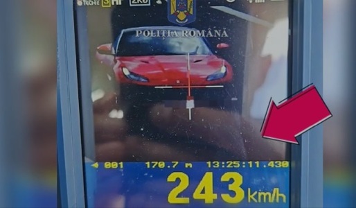 Şofer prins circulând cu 243 km/h pe A3, în judeţul Braşov. El avea în maşină trei copii şi a spus că a vrut să le arate acestora cât de repede poate rula maşina sa - VIDEO
