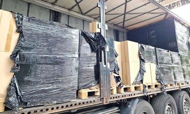 Ţigări în valoare de peste 2,2 milioane de euro, descoperite într-un camion la Arad
