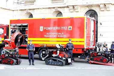 Patru autospeciale cu roboţi, destinate intervenţiilor la incendii de mari proporţii, intrate în dotarea IGSU / Arafat: Roboţii intră în zonele cu pericol crescut pentru pompieri / Bode: Reprezintă un pas important în modernizarea instituţională