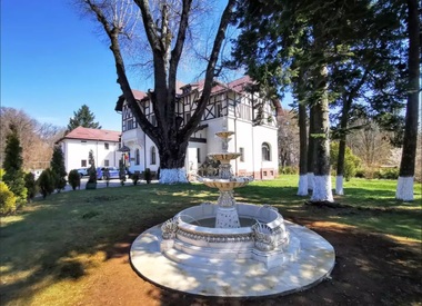 Pacienţi evacuaţi dintr-un pavilion al Spitalului de Psihiatrie Voila, după ce dintr-o saltea a început să iasă fum