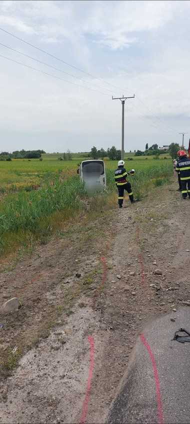 ​UPDATE - Vrancea: Şapte persoane au fost rănite, într-un accident rutier produs pe DN 2 / S-au ciocnit o maşină şi un autocar

