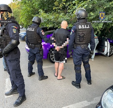 UPDATE - Percheziţii în Bucureşti, Cluj, Ilfov la traficanţi de persoane /Victimele, recrutate prin metoda loverboy, obligate să producă material video cu conţinut sexual/ Ele aveau tatuat numele celui care le exploata /Vizat, un apropiat al fraţilor Tate