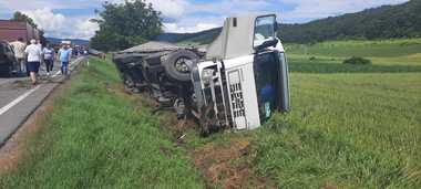 Mureş: Două persoane, rănite după ce un camion şi o autoutilitară s-au ciocnit, pe DN 13/ Una dintre victime, preluată de echipajul elicopterului SMURD/ Traficul este oprit - FOTO