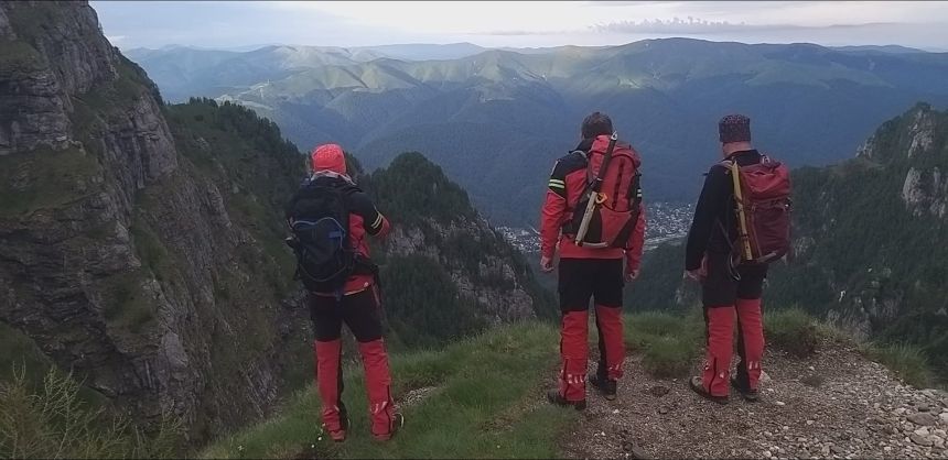 Turist ceh blocat în Valea Caraimanului, coborât de pe munte de salvamontişti