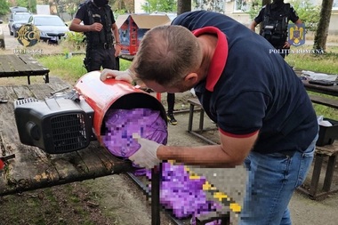 Timiş: Aproape 6 kilograme de cannabis, descoperite de poliţişti ascunse într-un compresor de aer trimis prin colet din Spania, în România - FOTO
