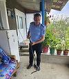 Mehedinţi: Intervenţii ale jandarmilor în două localităţi, pentru  îndepărtarea unor şerpi din gospodării - VIDEO