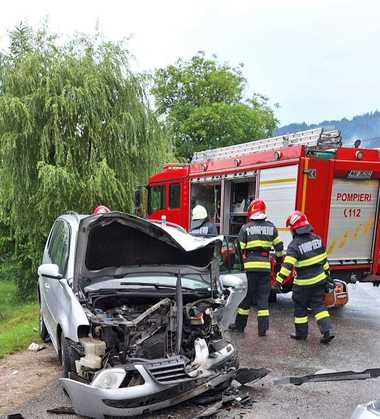 Neamţ: Trei persoane au ajuns la spital în urma unui accident rutier
