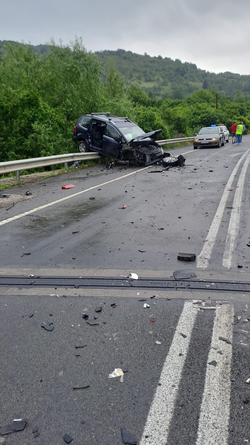 Hunedoara: Copil de 7 ani, rănit într-un accident rutier, după ce un şofer a făcut o depăşire neregulamentară - FOTO
