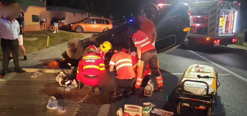 Suceava: Un tânăr a murit după ce autoturismul pe care îl conducea s-a răsturnat pe plafon