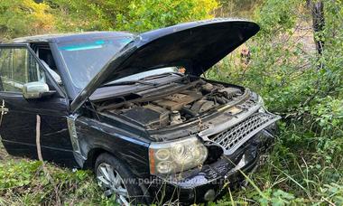 Mehedinţi - Poliţiştii de frontieră au descoperit, înghesuiţi într-un autovehicul de teren care a încercat să se sustragă de la control, 17 cetăţeni din Irak şi Siria - FOTO