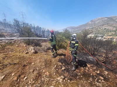 Pompierii români intervin pentru stingerea unui incendiu în regiunea greacă Kouvaras