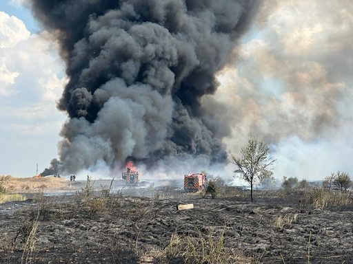 UPDATE - Incendiu puternic de vegetaţie în apropierea Capitalei / A fost emis şi un mesaj RO-ALERT/ Incendiul a fost lichidat/ Două persoane care au făcut atac de panică, asistate medical - FOTO
