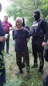 Gorj: Bărbatul care săptămâna trecută l-a împuşcat pe un altul, după care a dispărut, a fost găsit şi se află în custodia poliţiştilor. Suspectul, considerat foarte periculos, avea asupra sa pistolul - FOTO
