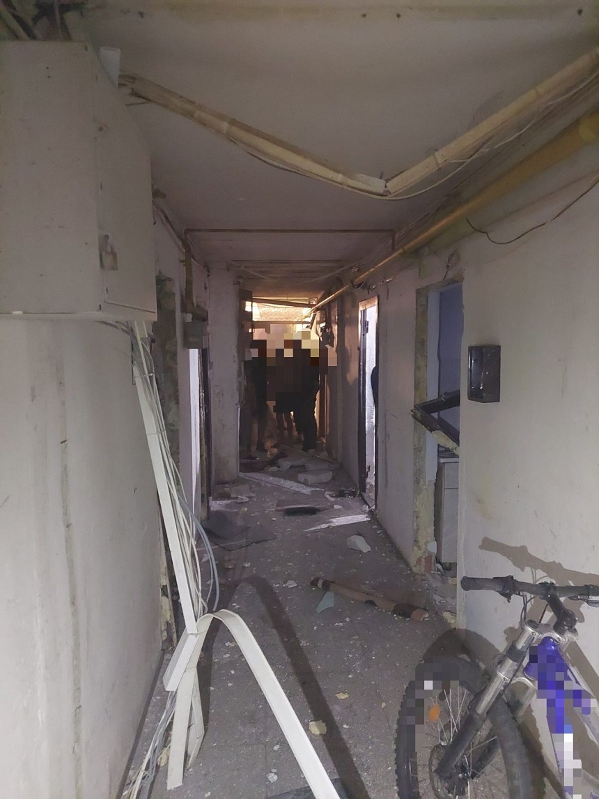 Braşov: Patru persoane, la spital, în urma unei explozii produse într-o garsonieră - FOTO
