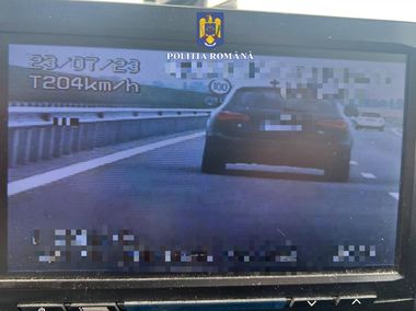 Bacău: Şofer prins conducând cu 204 kilometri pe oră pe autostrada A7 
