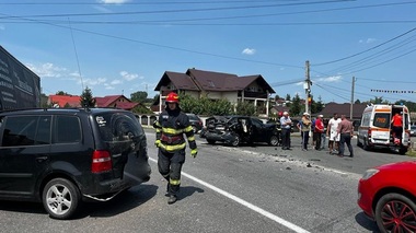 Accident cu cinci victime în judeţul Iaşi, după ce un TIR a lovit două maşini - FOTO
