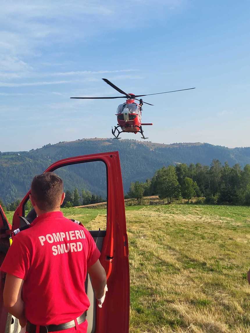 UPDATE - Alba: Elicopterul SMURD, solicitat pentru salvarea unei fete care a căzut de pe mai mulţi baloţi de paie transportaţi cu o maşină / Fata de 9 ani, preluată inconştientă de către medici