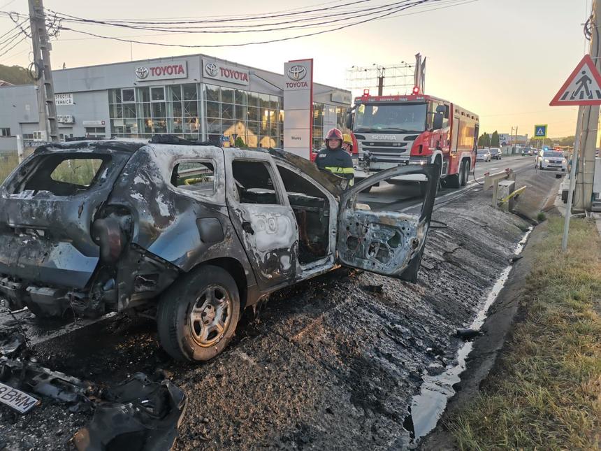 Mureş: Două autoturisme s-au ciocnit pe E60, iar în urma impactului unul dintre ele a luat loc/ O femeie primeşte îngrijiri medicale
