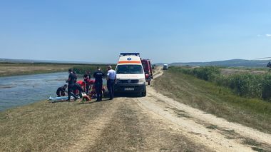 Iaşi: Doi bărbaţi aflaţi la pescuit s-au înecat într-un canal de pe cursul vechi al râului Jijia