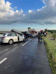 UPDATE - Un mort şi trei răniţi, într-un accident pe DN 2, la limita dintre judeţele Ialomiţa şi Buzău / În zonă plouă torenţial / Precizările poliţiştilor 