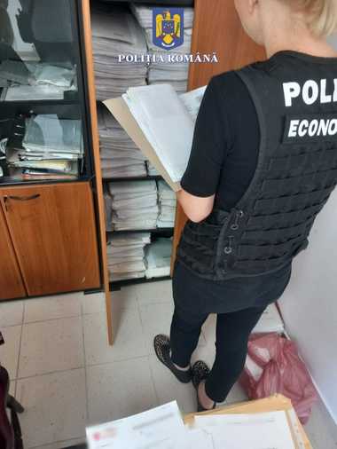 Douăsprezece percheziţii în judeţele Olt şi Gorj, într-un dosar de evaziune fiscală cu un prejudiciu de 1,3 milioane de lei 