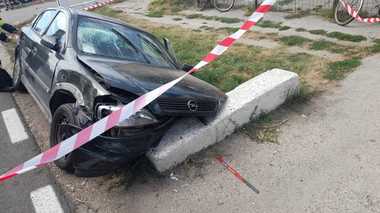 Teleorman: Patru răniţi, între care doi copii, după ce două autoturisme s-au ciocnit, iar unul dintre ele a ricoşat într-un cap de pod