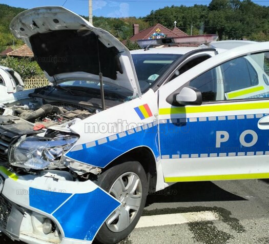 Autospecială a Poliţiei Cluj, implicată într-un accident rutier soldat cu pagube materiale
