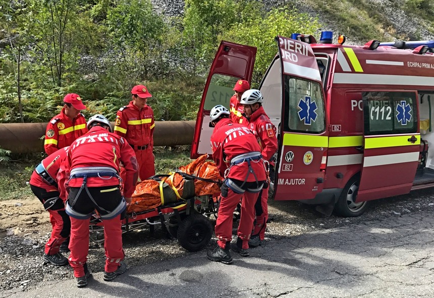 Salvamont: 33 de persoane salvate de pe munte în ultimele 24 de ore / Opt persoane au fost rănite, fiind transportate la spital, patru cu elicoptere SMURD